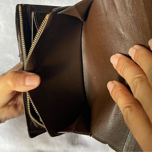 Authentic LV Damier Ebene snap wallet - Picture 6 of 17